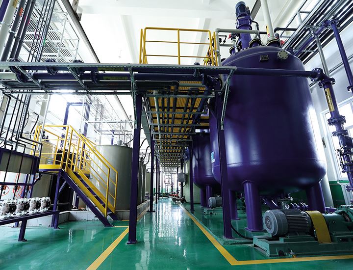 物化处置车间储罐与管道系统实拍